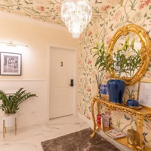 Crys: Rooms, Holiday, Business Pensión